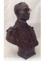 พระบรมรูป รัชกาลที่ 9 พิมพ์ครึ่งตัว ทรงชุดครองราชย์ สูง 25 ซ.ม.