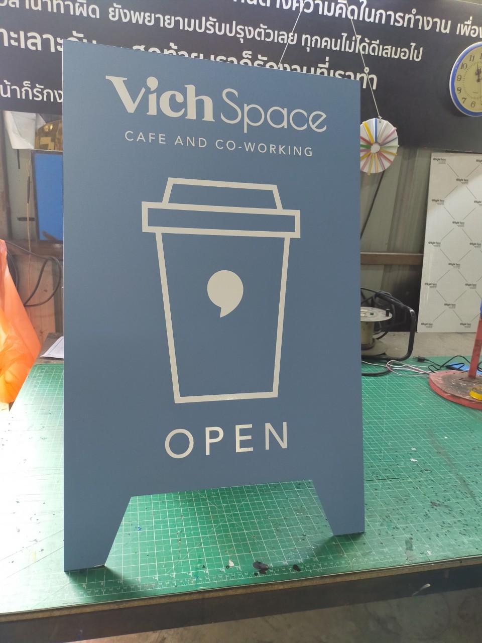 ป้ายพับอะคริลิค ติดสติกเกอร์ไดคัท