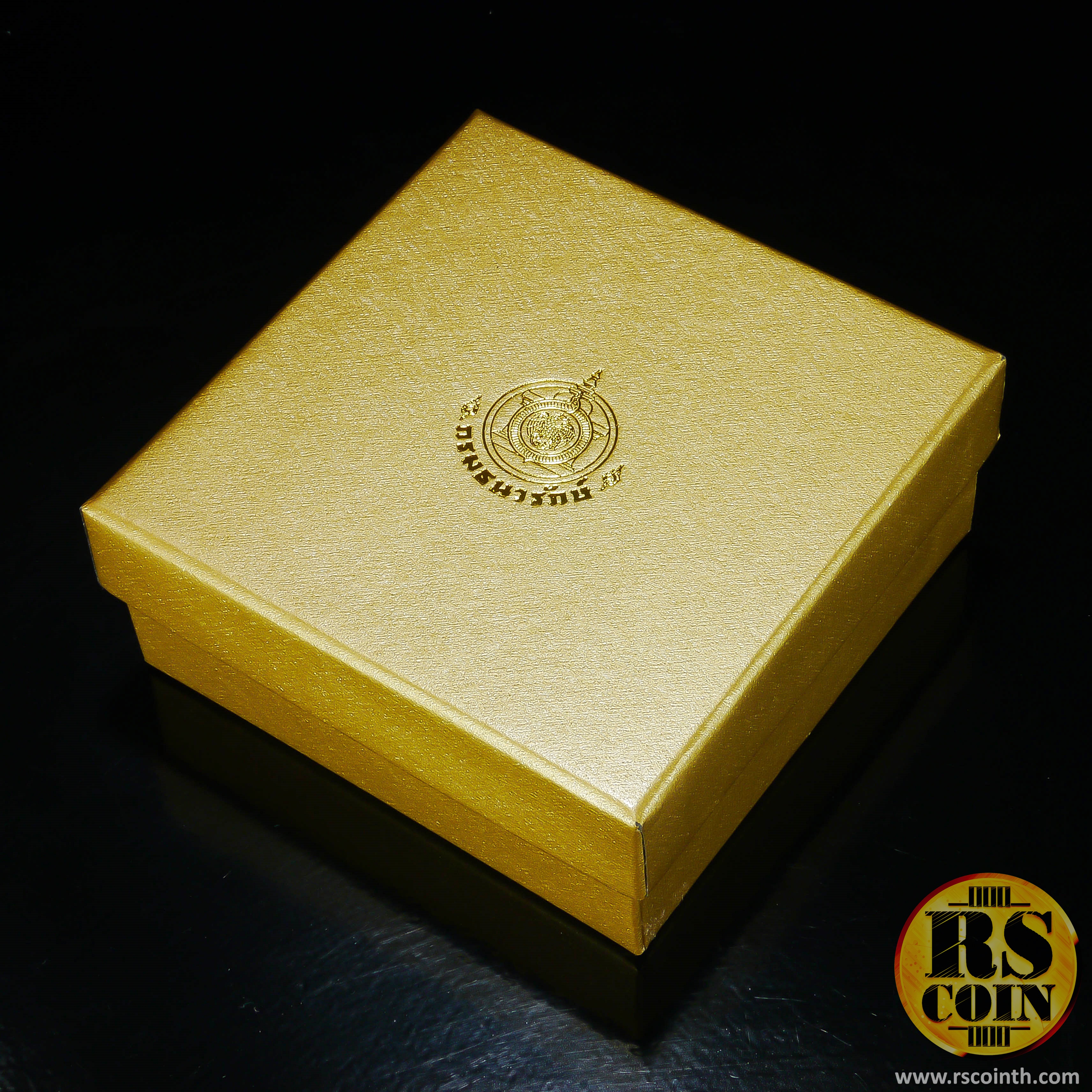 เหรียญทองคำ เหรียญที่ระลึกพระราชพิธีถวายพระเพลิงพระบรมศพพระบาทสมเด็จพระปรมินทรมหาภูมิพลอดุลยเดช บรมนาถบพิตร 26 ตุลาคม 2560