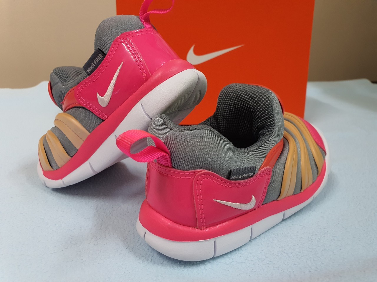 รองเท้าลำลองเด็ก Nike ไซส์ 15 cm. มือสองเหมือนใหม่