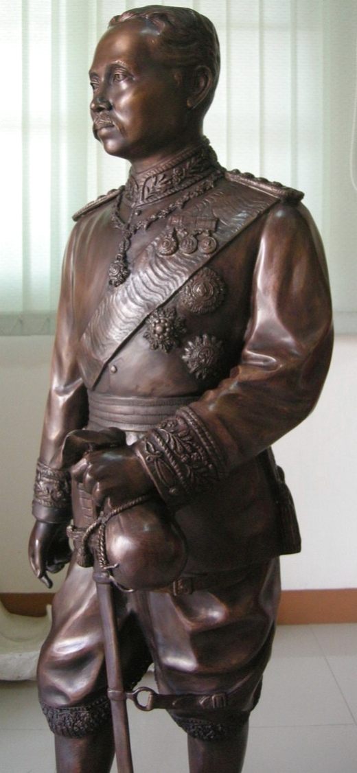 พระบรมรูป รัชกาลที่5 ประทับยืน ถือถุงทอง 130ซม