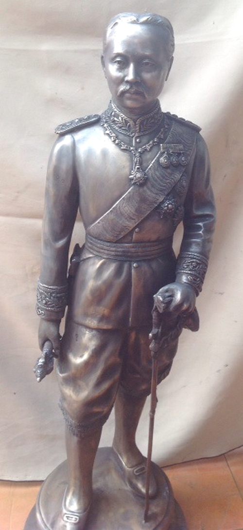 พระบรมรูป รัชกาลที่5 ชุดจงกระเบน ทองเหลือง รมดำมันปู 110 ซม.