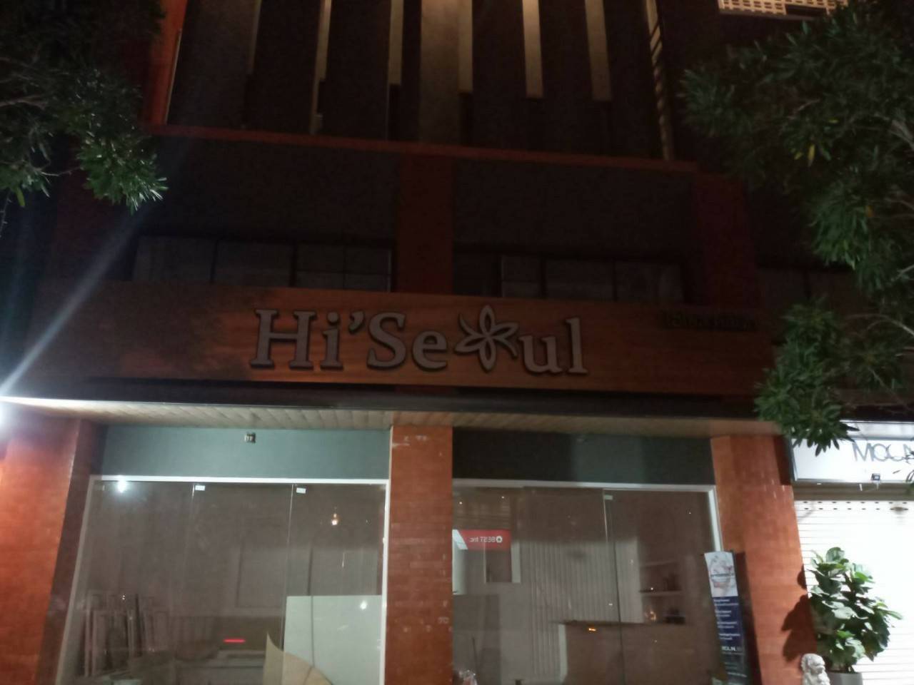 ป้ายกล่องไฟออกหน้า ร้าน ไฮโซส คลินิค