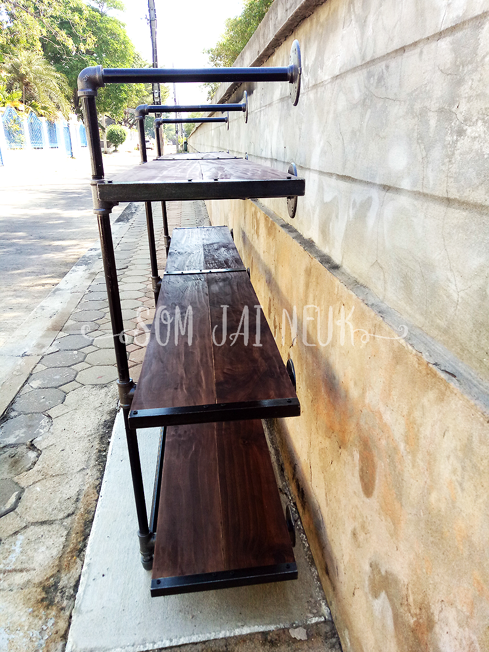 ชั้นวางของท่อเหล็กมีราวแขวนติดผนังสไตล์ Loft 3 ชั้น