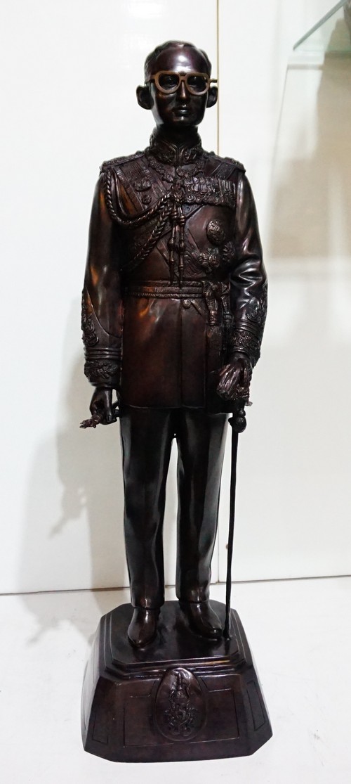 พระบรมรูป รัชกาลที่ 9 ประทับยืน ชุดทหาร สูง 56ซ.ม.