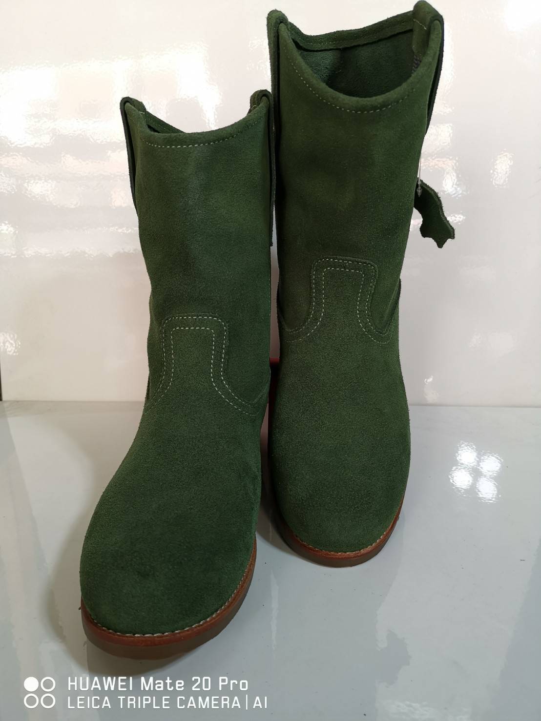 รองเท้าเซฟตี้ บูท หนังกลับ สีเขียวหัวกลม พื้นสีน้ำตาล Size39-48