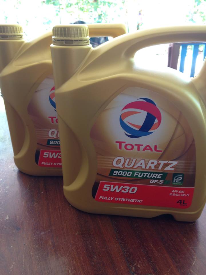 น้ำมันเครื่อง TOTAL Quartz แบบสังเคราะห์ 100%