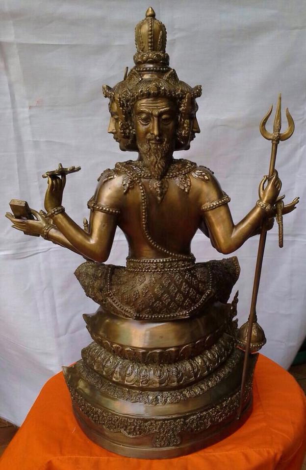 พระพรหม พิมพ์พิเศษ 9 นิ้ว เนื้อทองเหลือง สีน้ำผึ้ง