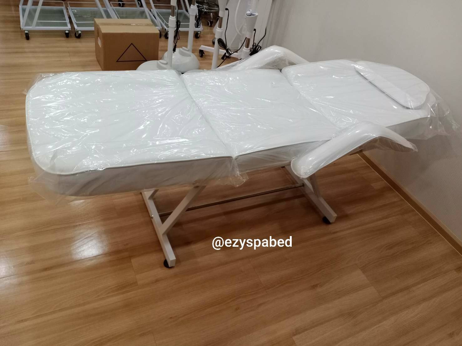 เตียงนวดหน้า เตียงทรีทเม้นต์ เตียงสักคิ้ว รุ่น 8103