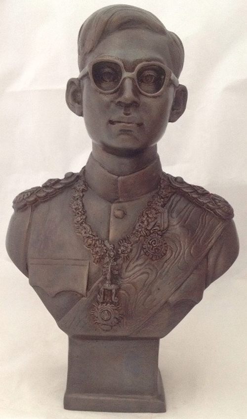 พระบรมรูป ในหลวง รัชกาลที่ 9 พิมพ์ครึ่งตัว (หน้าทรงพระเยาว์) สูง 30cm