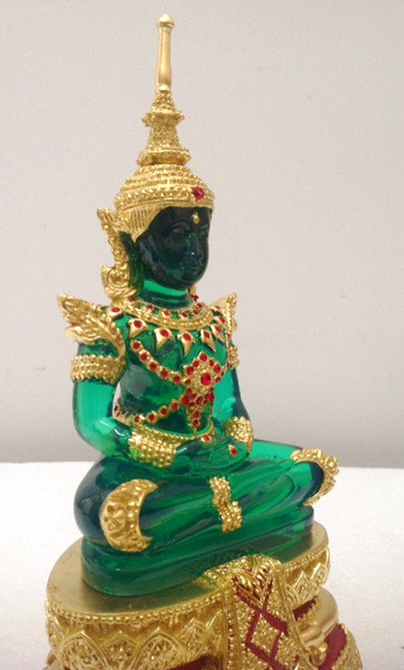 พระแก้วมรกต 9 นิ้ว ชุดฤดูร้อน ปิดทองแท้