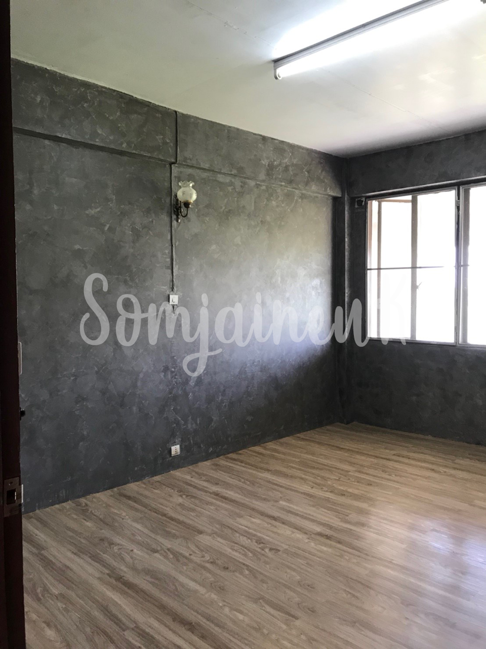 ฉาบผนังปูนลอฟท์ 1 รับแขก 1 ห้องนอน และฉาบลายอิฐ พื้นที่รวม 80 ตร.ม. @แฟลต ศรภ 17 รามอินทรา