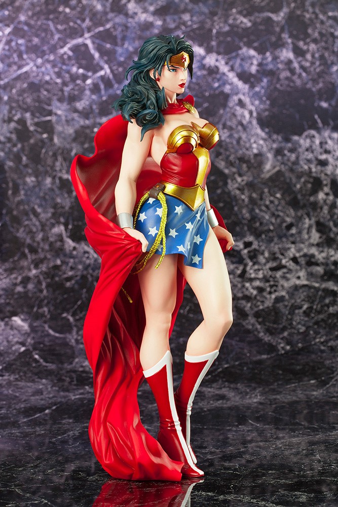 WONDER WOMAN ARTFX STATUE