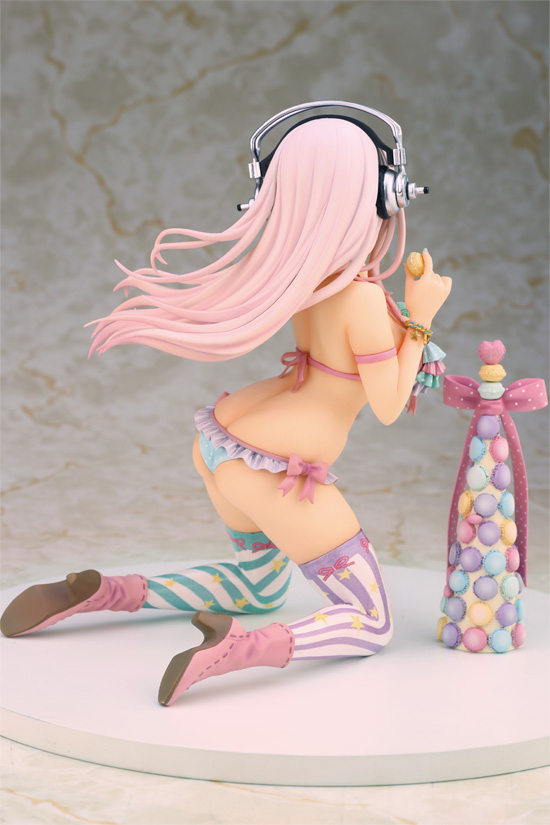 Sonico with Macaron Tower