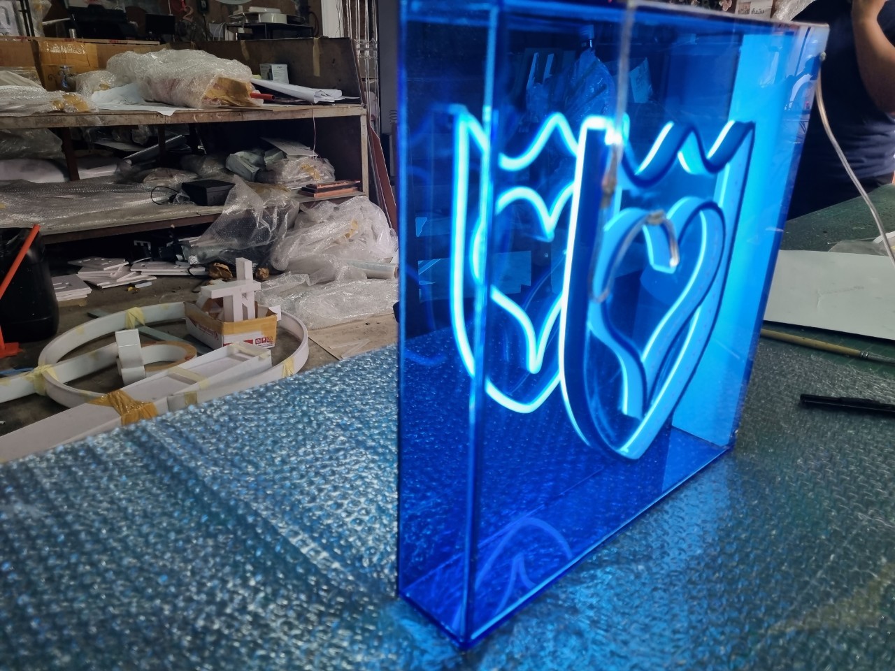 #กล่องอะคริลิคไฟนีออนLED