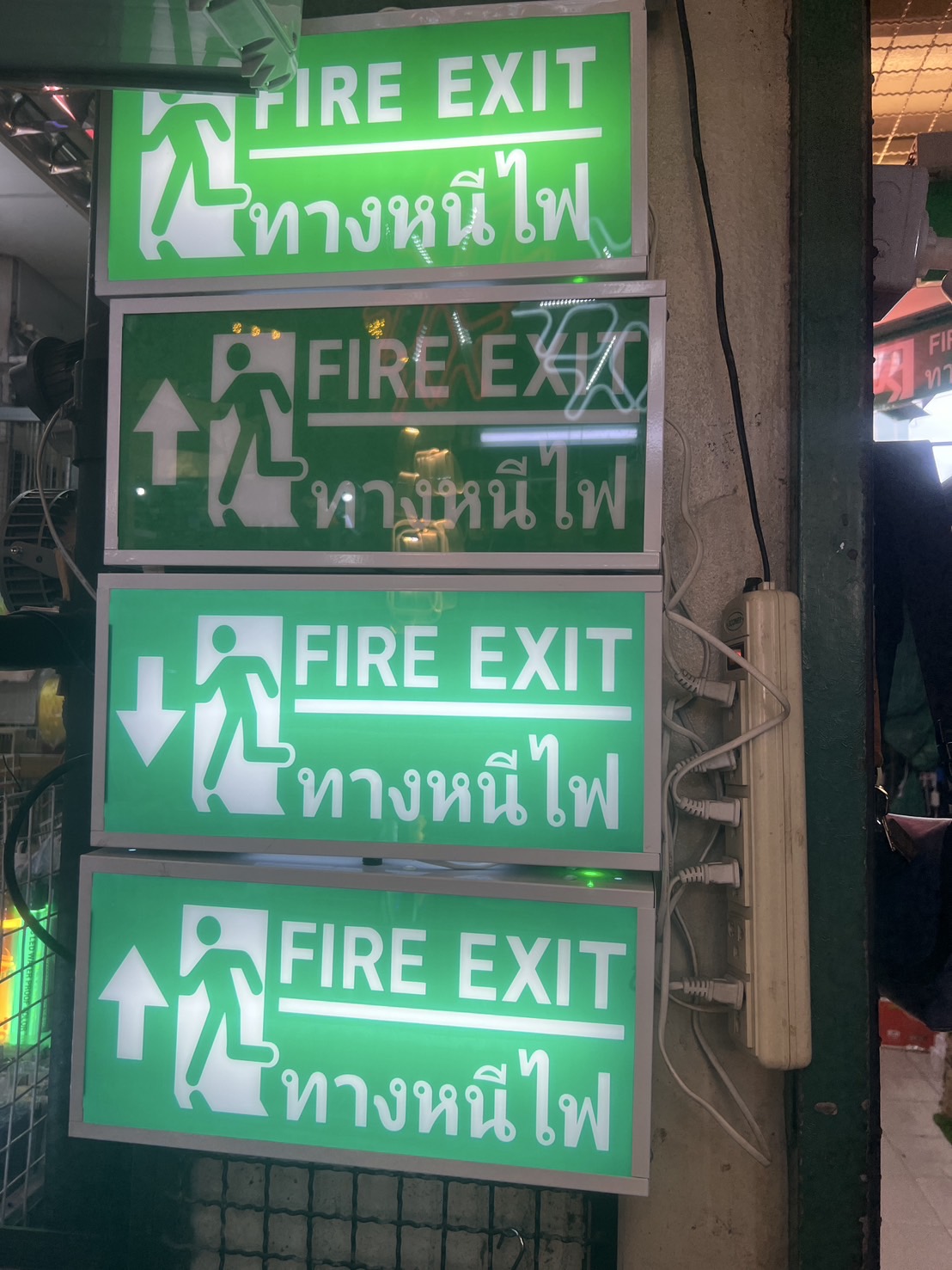ป้ายบอกทางหนีไฟ Fire Exit ป้ายหนีไฟ 2 หน้า ป้ายทางออก ป้ายไฟทางออกฉุกเฉิน ป้ายไฟห้องน้ำ
