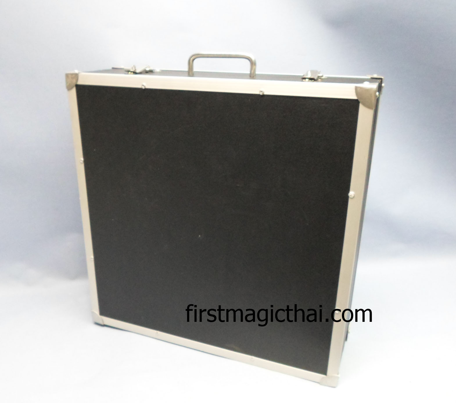 โต๊ะลอยใหญ่ หน้ากลม / Floating Table