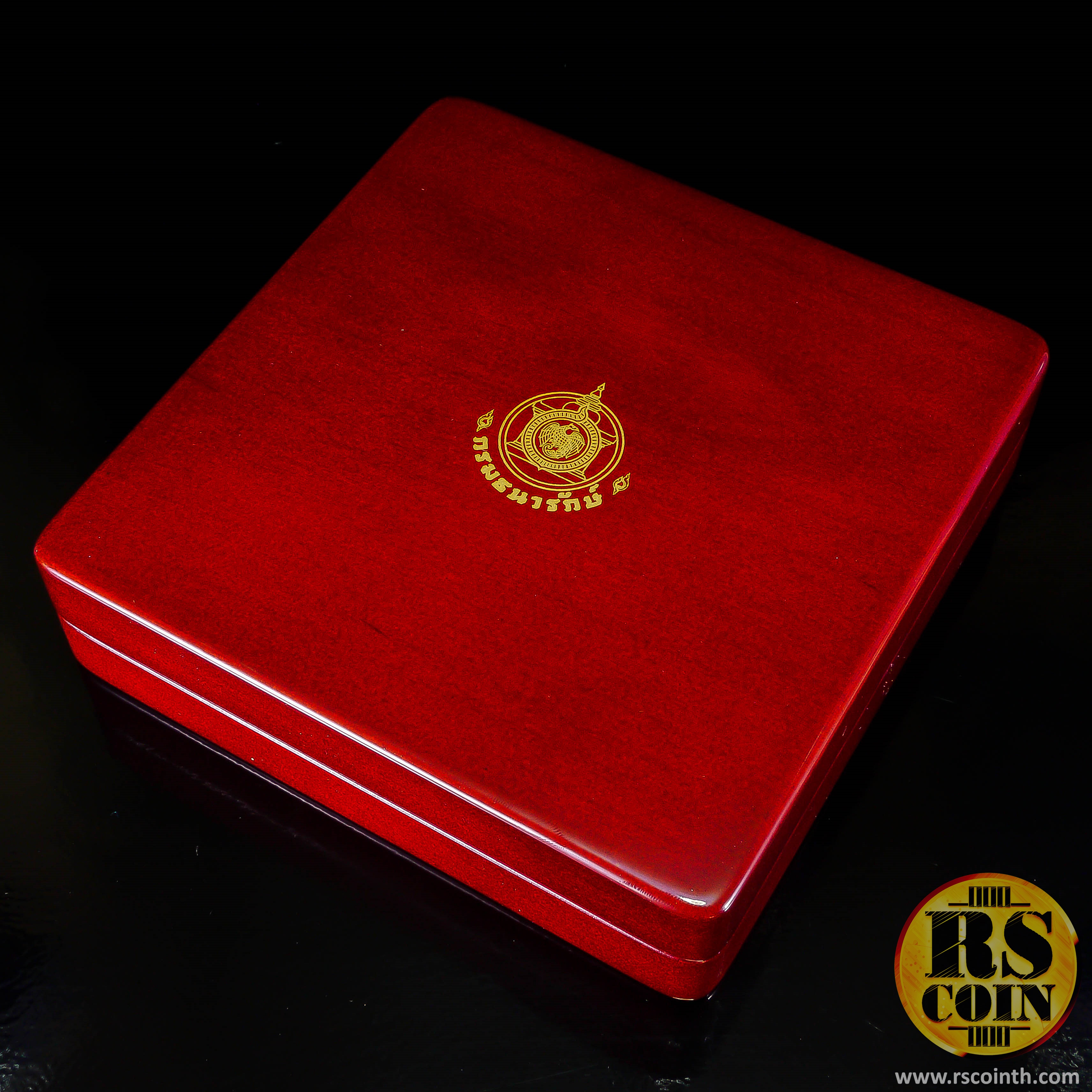 เหรียญทองแดงรมดำพ่นทรายพิเศษ เหรียญที่ระลึกเฉลิมพระเกียรติสมเด็จพระนางเจ้าสิริกิติ์ พระบรมราชินีนาถ เนื่องในโอกาสพระราชพิธีมหามงคลเฉลิมพระชนมพรรษา 80 พรรษา 12 สิงหาคม 2555