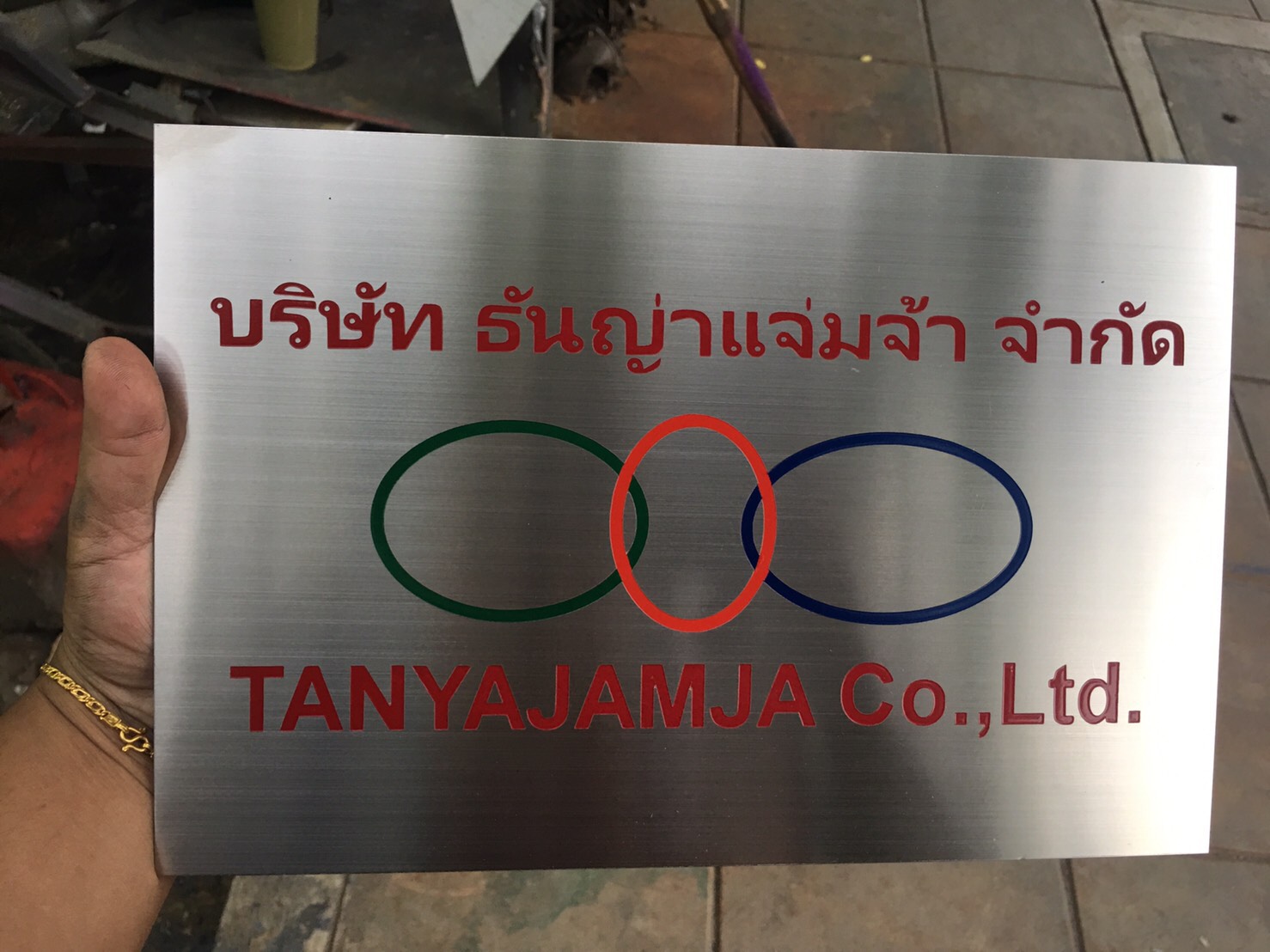 ป้ายกัดกรด บริษัท ธัญญ่าแจ่มจ้า จำกัด