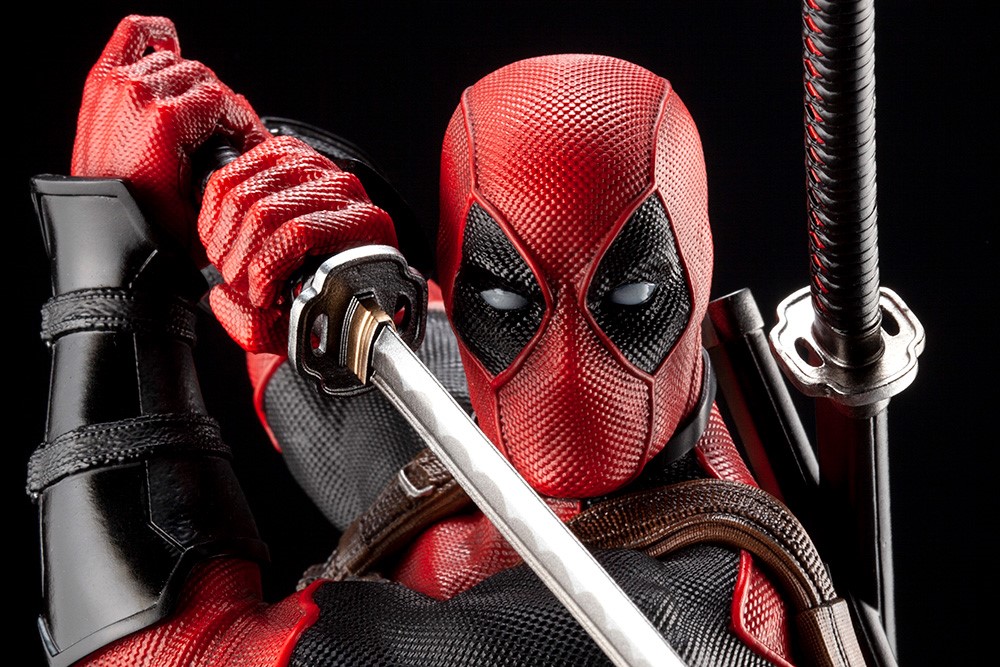 DEADPOOL MAXIMUM FINE ART STATUE