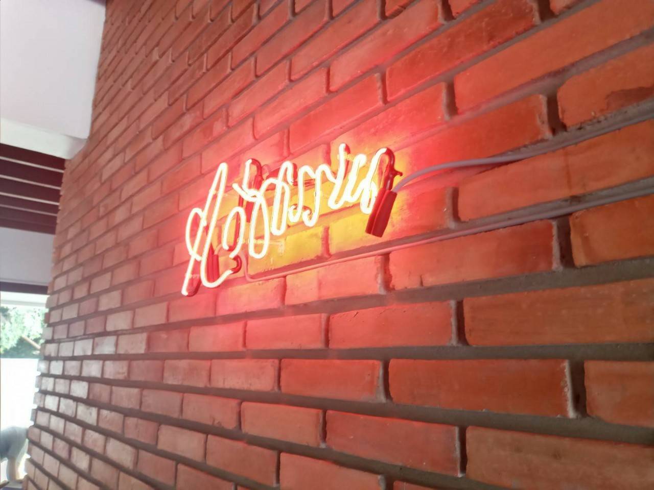 งานป้ายไฟหลอดแก้ว แสงสีแดง