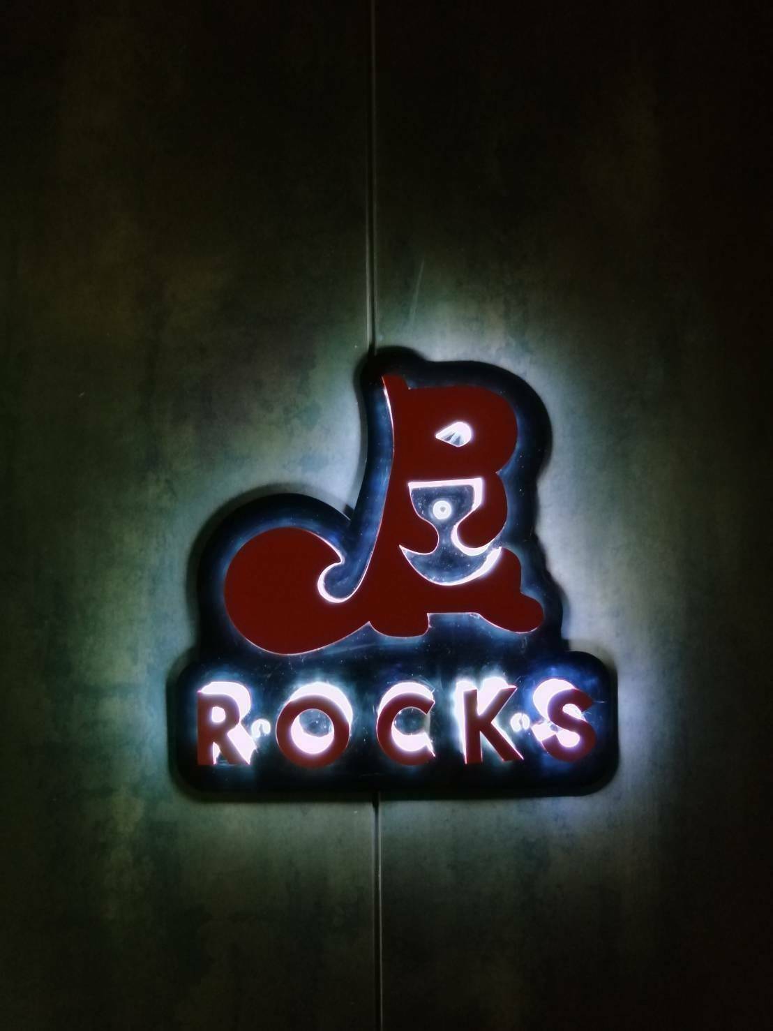 ป้ายอะคริลิคไดคัท แสงออกด้านข้าง ติดตั้ง ตกแต่ง บริษัท ร็อคส์ พีซีจำกัด