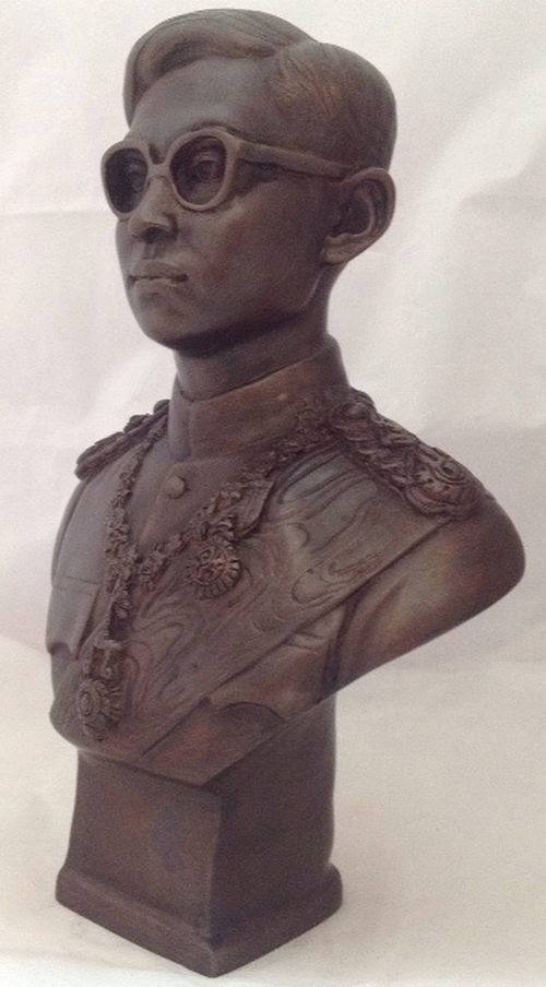 พระบรมรูป ในหลวง รัชกาลที่ 9 พิมพ์ครึ่งตัว (หน้าทรงพระเยาว์) สูง 30cm