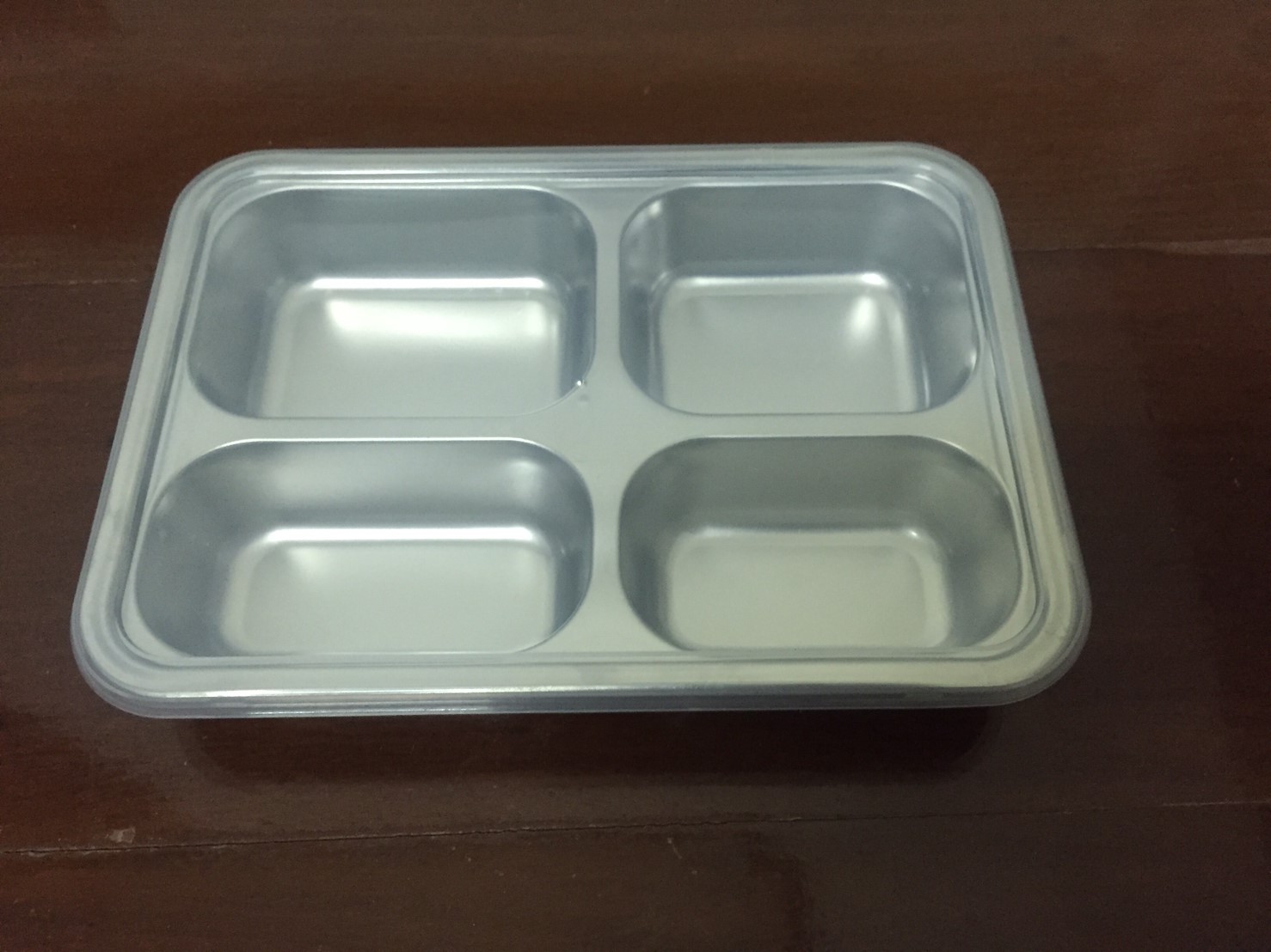 ถาดหลุม ถาดหลุมมีฝา