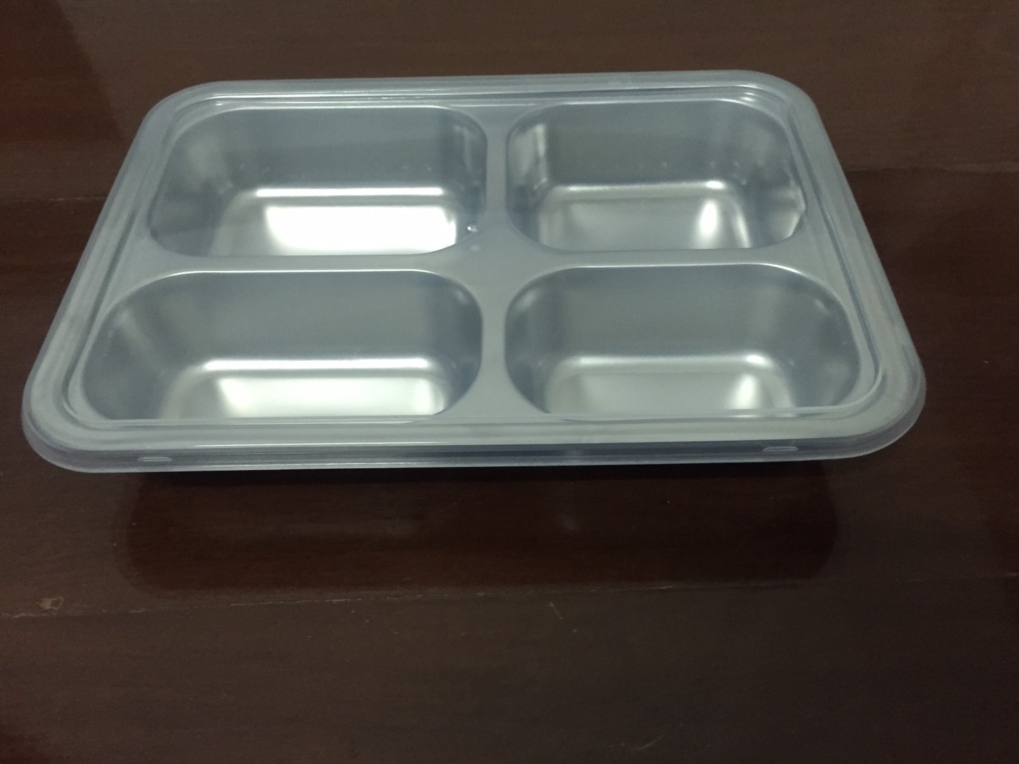 ถาดหลุม ถาดหลุมมีฝา