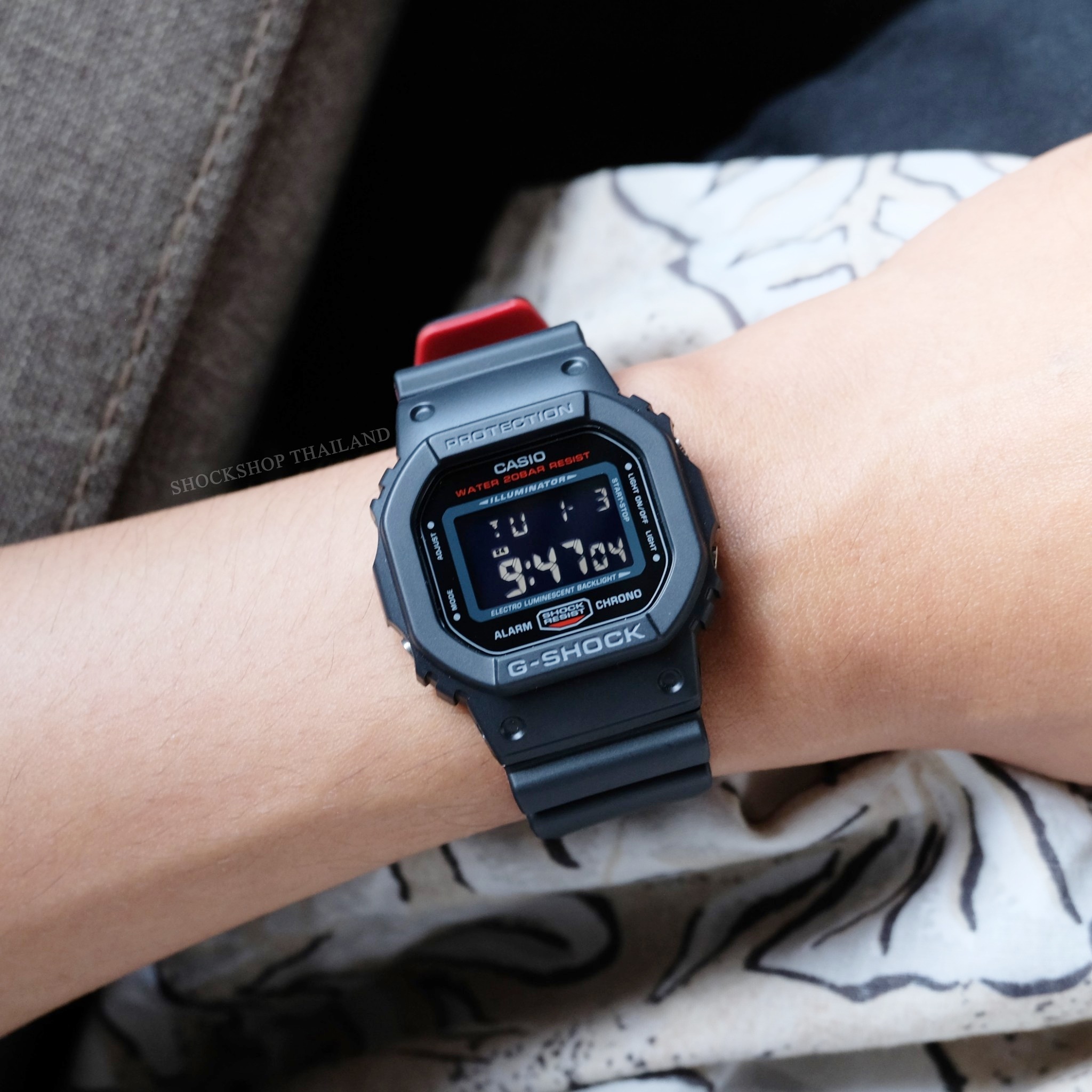 นาฬิกาผู้ชาย CASIO G-Shock รุ่น DW-5600HR-1 ซีรีส์ 5600 จีช็อค