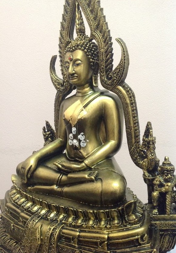 พระพุทธชินราช มวลสารผสมเหล็กน้ำพี้ สีทองเก่า หน้าตัก 9นิ้ว