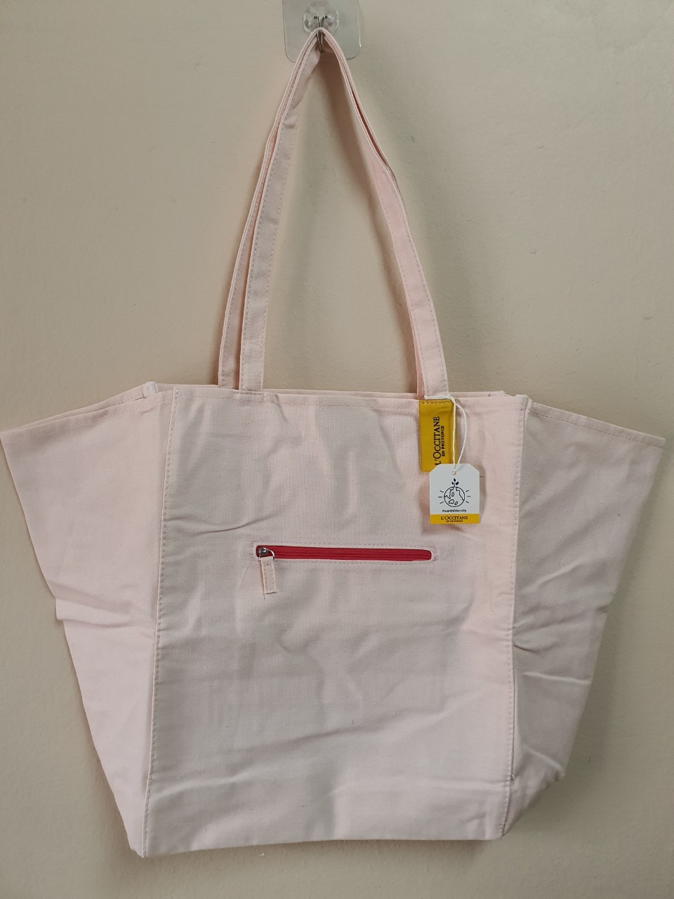 L'Occitane กระเป๋าสะพายข้าง สีชมพูอ่อน ขนาด 35*30 ซม.