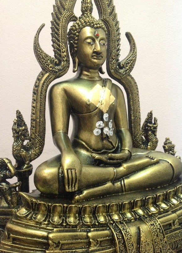 พระพุทธชินราช มวลสารผสมเหล็กน้ำพี้ สีทองเก่า หน้าตัก 9นิ้ว