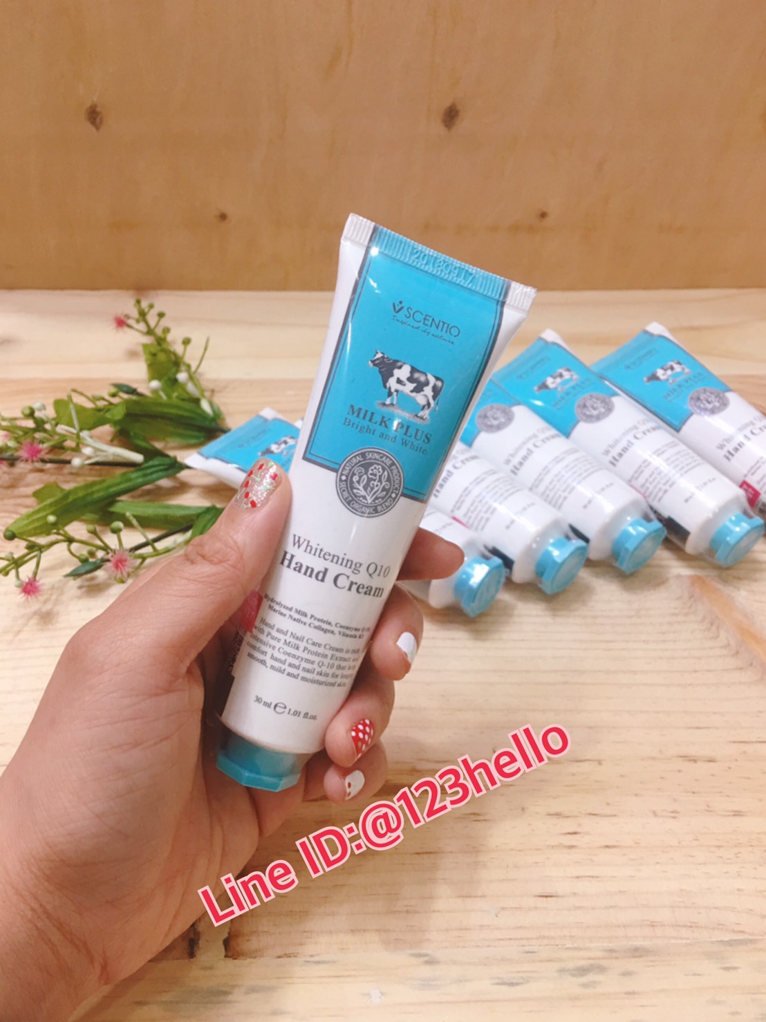 SCENTIO MILK PLUS Whitening Q10 Hand Cream 30 ml เซนทิโอ มิลค์ พลัส ไวท์เทนนิ่ง คิวเทน แฮนด์ ครีม