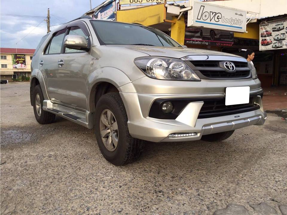 ชุดแต่ง Toyota Fortuner 2006 รุ่น Amotriz