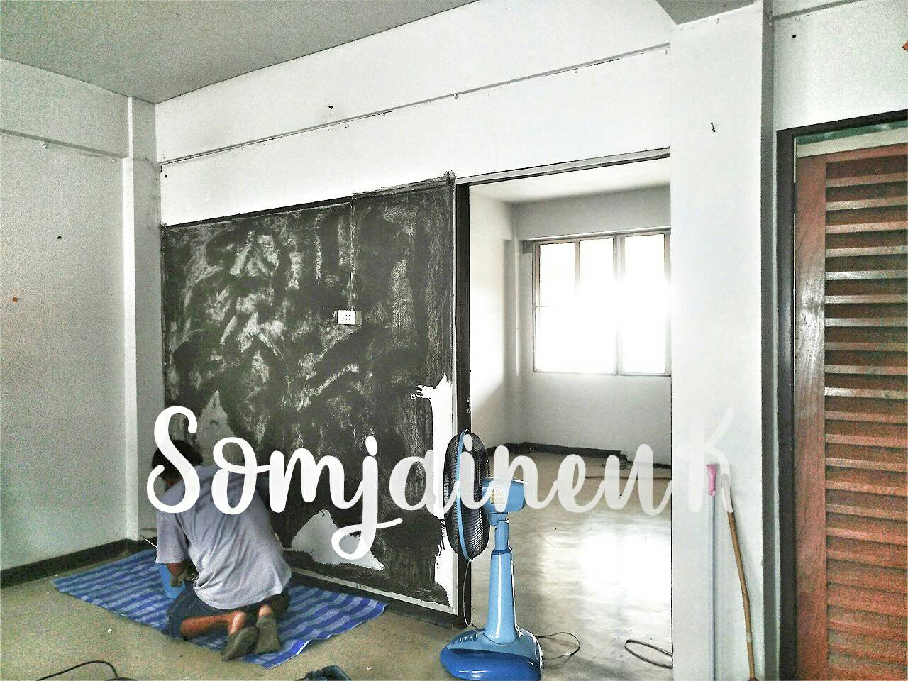 ฉาบผนังปูนลอฟท์ 1 รับแขก 1 ห้องนอน และฉาบลายอิฐ พื้นที่รวม 80 ตร.ม. @แฟลต ศรภ 17 รามอินทรา