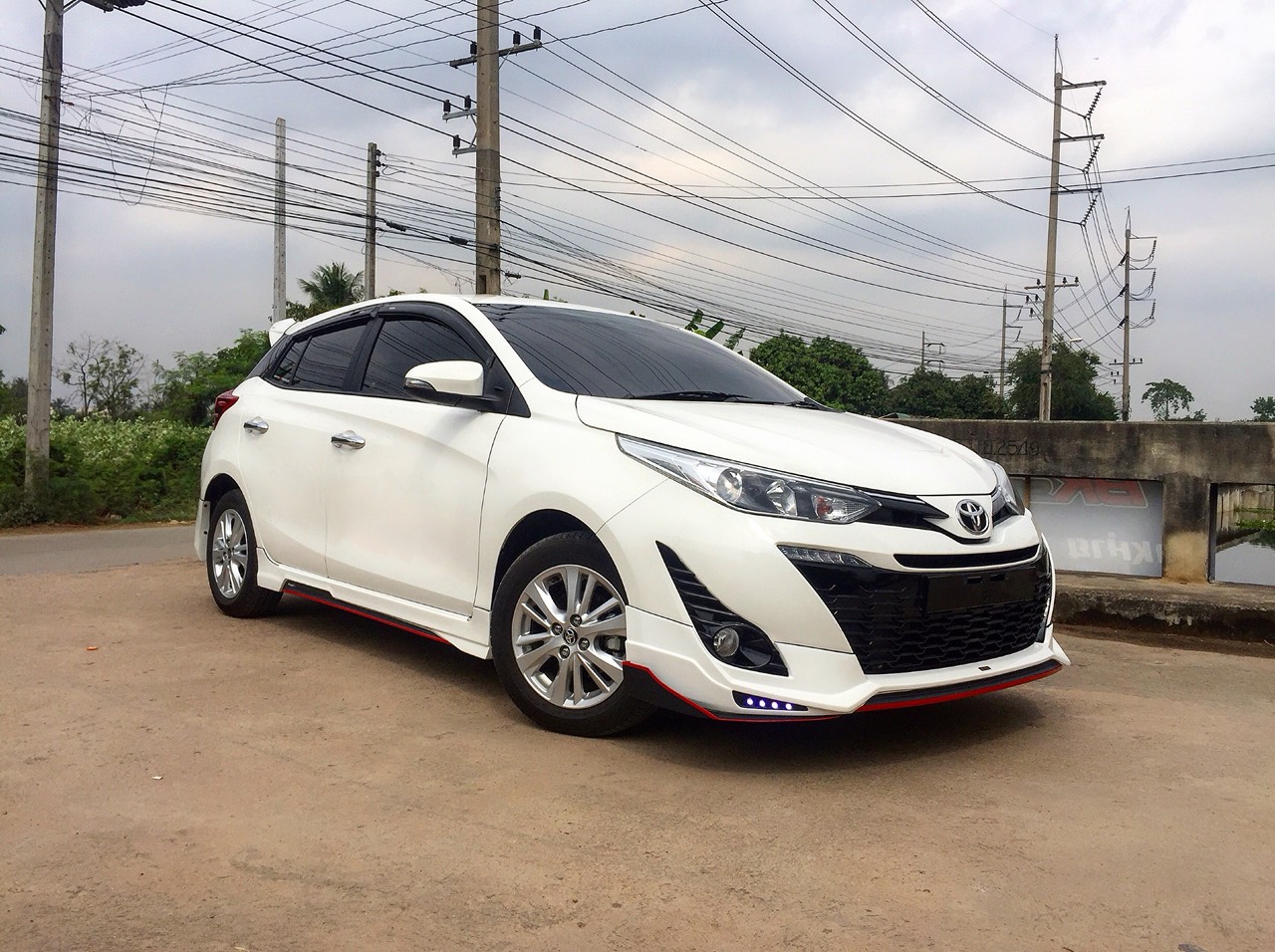 ชุดแต่ง Toyota Yaris 2017 5D By BK LED