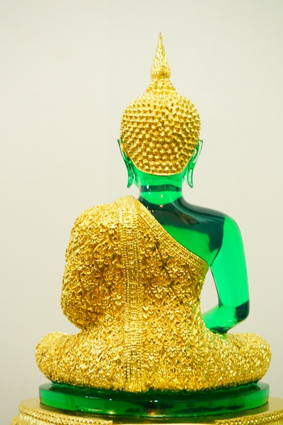 พระแก้วมรกต 9นิ้ว ชุดฤดูฝน ปิดทองแท้