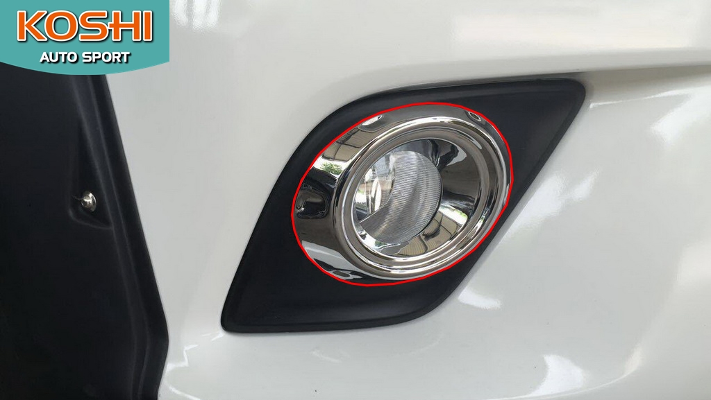 ครอบสปอร์ตไลท์ชุบโครเมี่ยม Toyota Revo ยี่ห้อ AOS