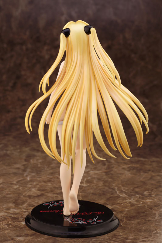Golden Darkness White Swimsuit ver. 1/7 Alphamax