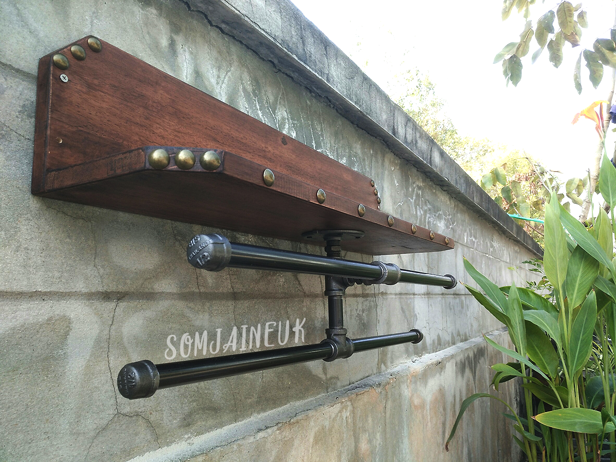 ราคาพิเศษ !!! ที่แขวนเหรียญและชั้นวางถ้วยรางวัลสไตล์ลอฟท์ แบบชั้นไม้แอลหงาย