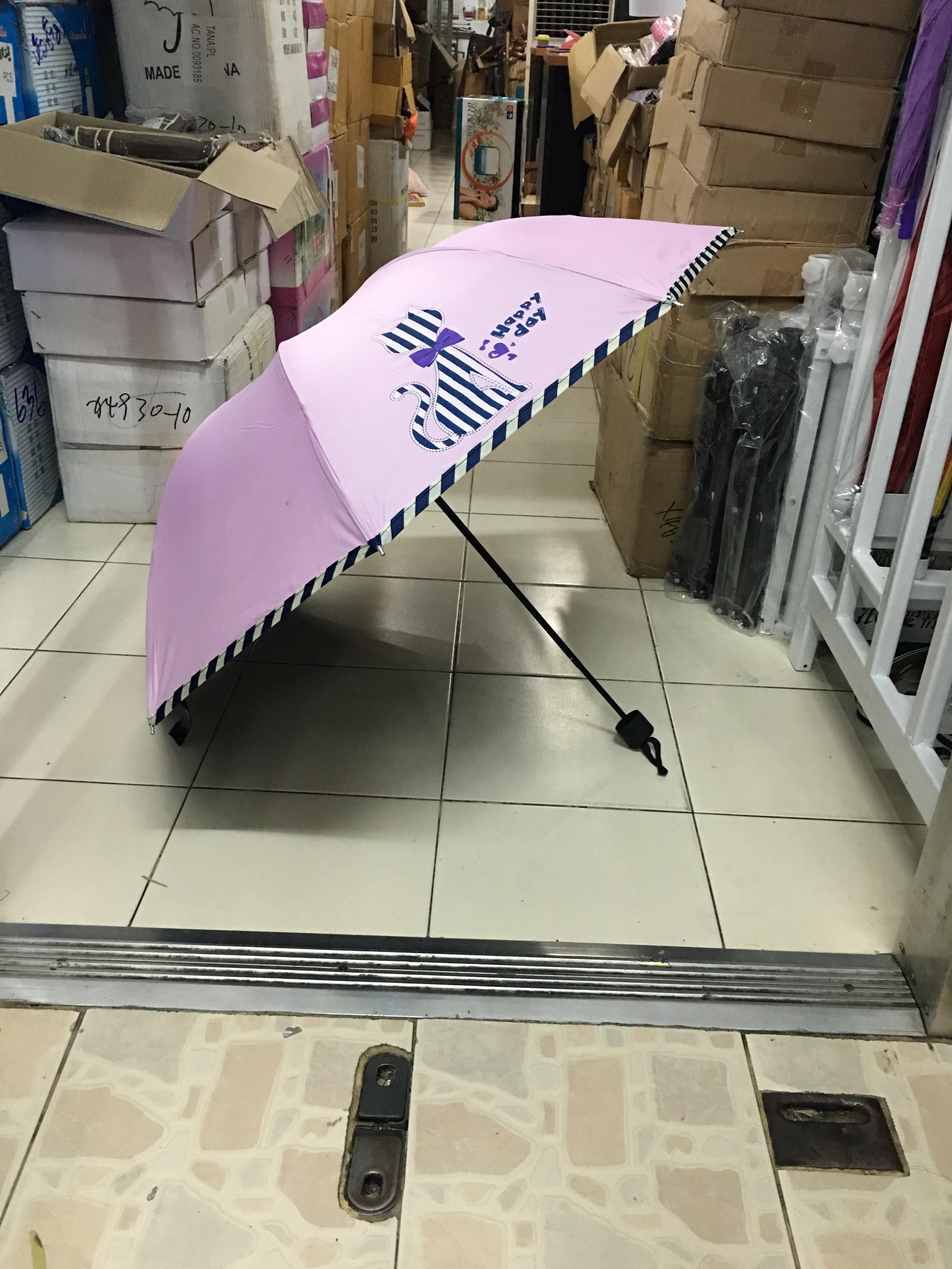 ร่มโค้งชายตรงลายแมวยูวีดำ