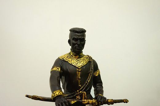 รูปหล่อ สมเด็จพระนเรศวรมหาราช ทรงประกาศอิสรภาพ พิมพ์หลั่งทักศิโณทก (หลั่งน้ำ) สูง41ซ.ม.