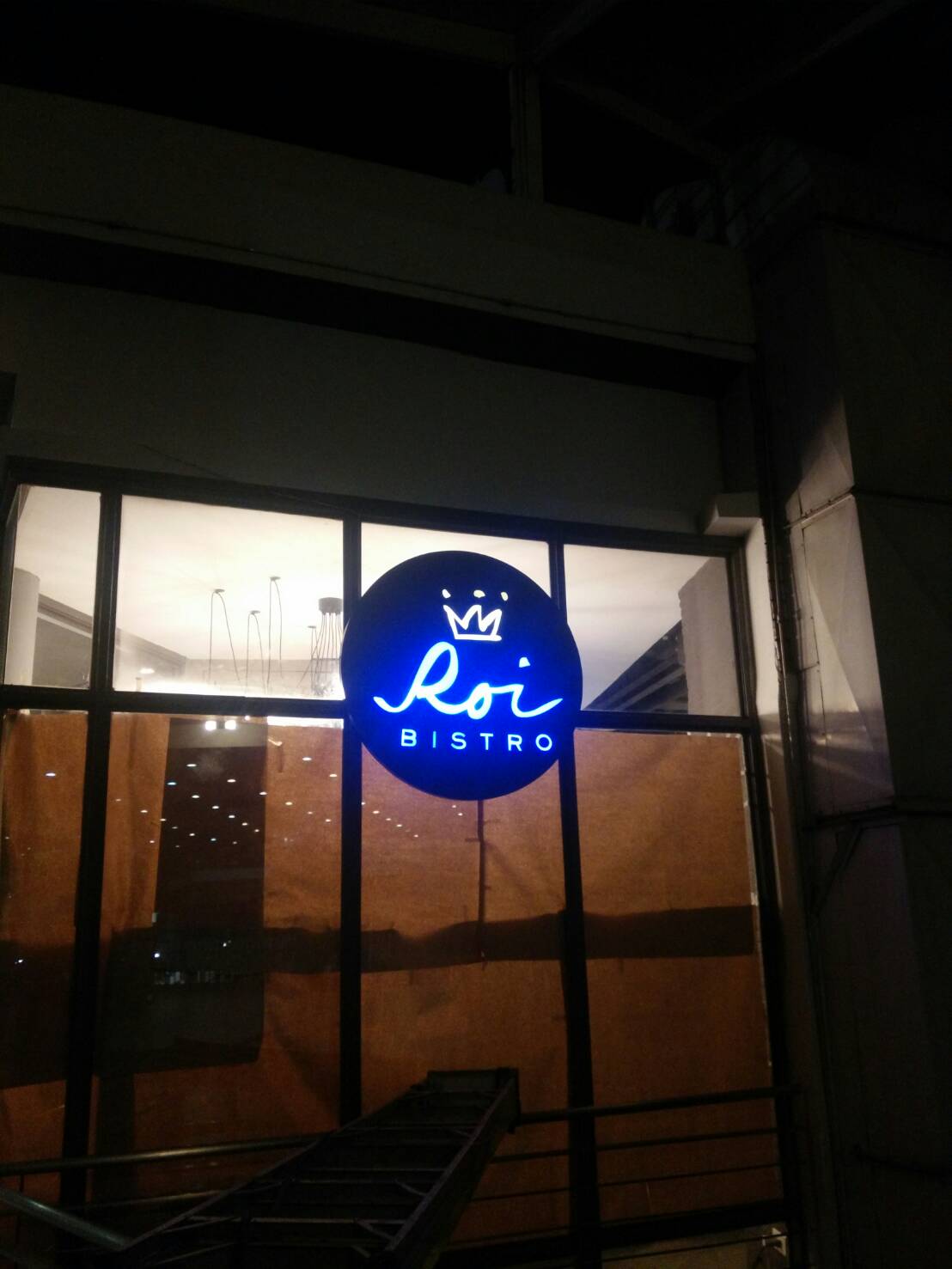 ป้ายกล่องไฟ ร้าน roi bistro สุขุมวิท 26