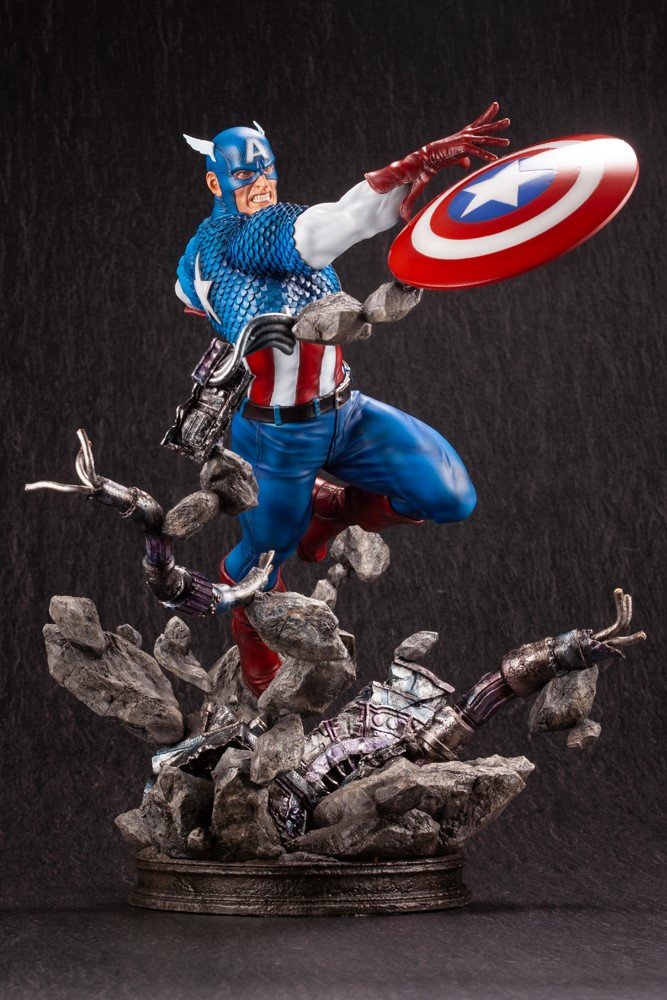 CAPTAIN AMERICA AVENGERS FINE ART STATUE
