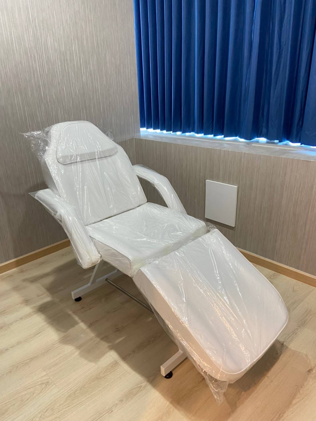 เตียงนวดหน้า เตียงทรีทเม้นต์ เตียงสักคิ้ว รุ่น 8103