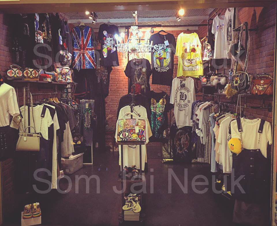 ออกแบบตกแต่งร้านเสื้อผ้าแนว Street @ซีคอน ศรีนครินทร์