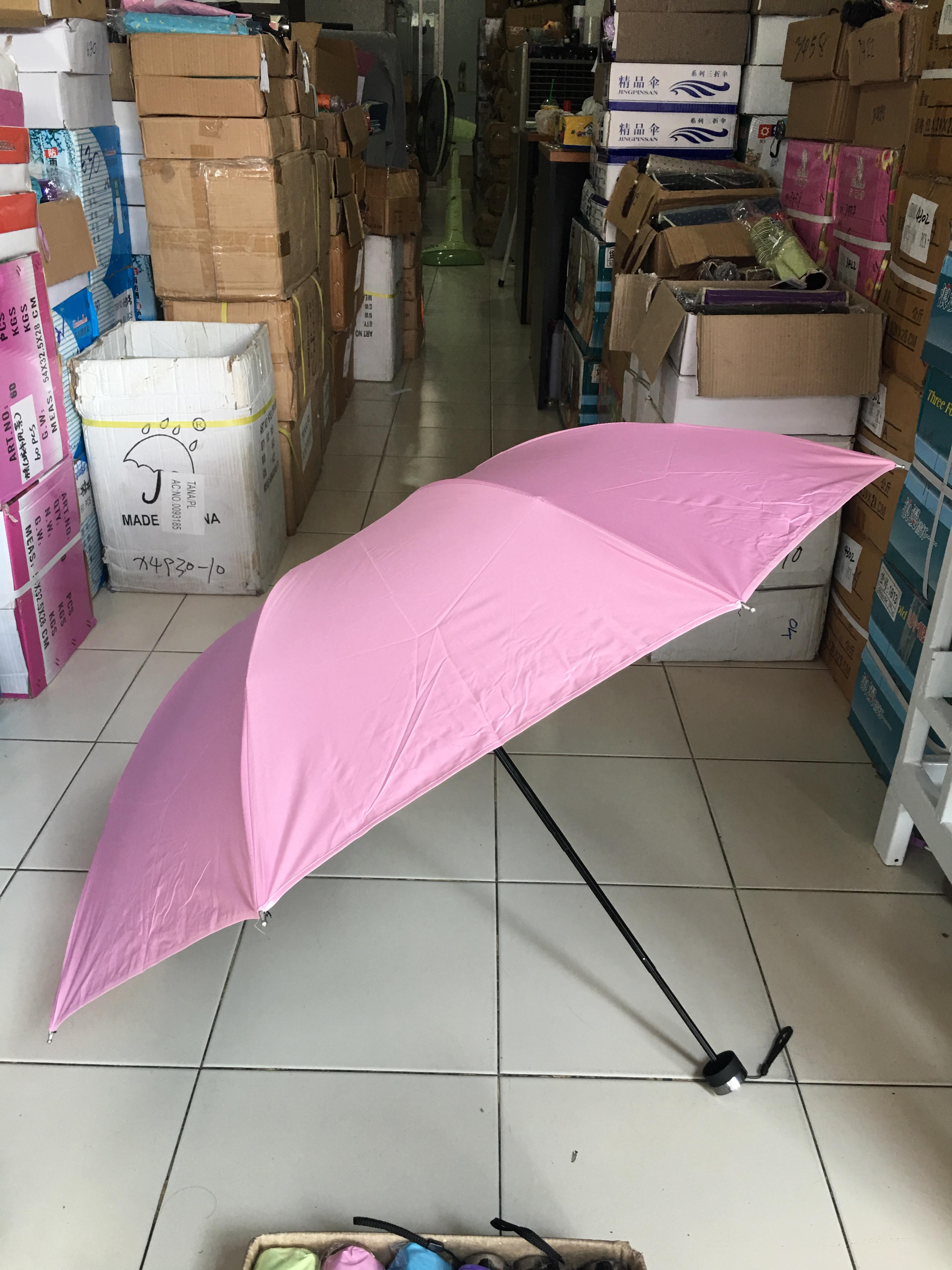 ร่มพับ4ตอนสีพื้น ยูวีดำ รหัส 1601-1