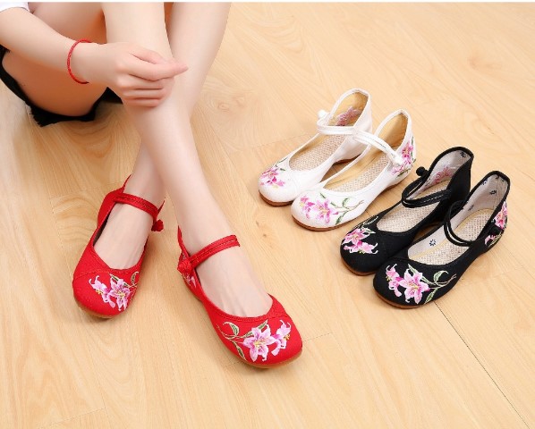 รองเท้าตรุษจีน ผู้ใหญ่ ปักลายดอกไม้ สไตล์จีนโบราณ สีแดง เบอร์38