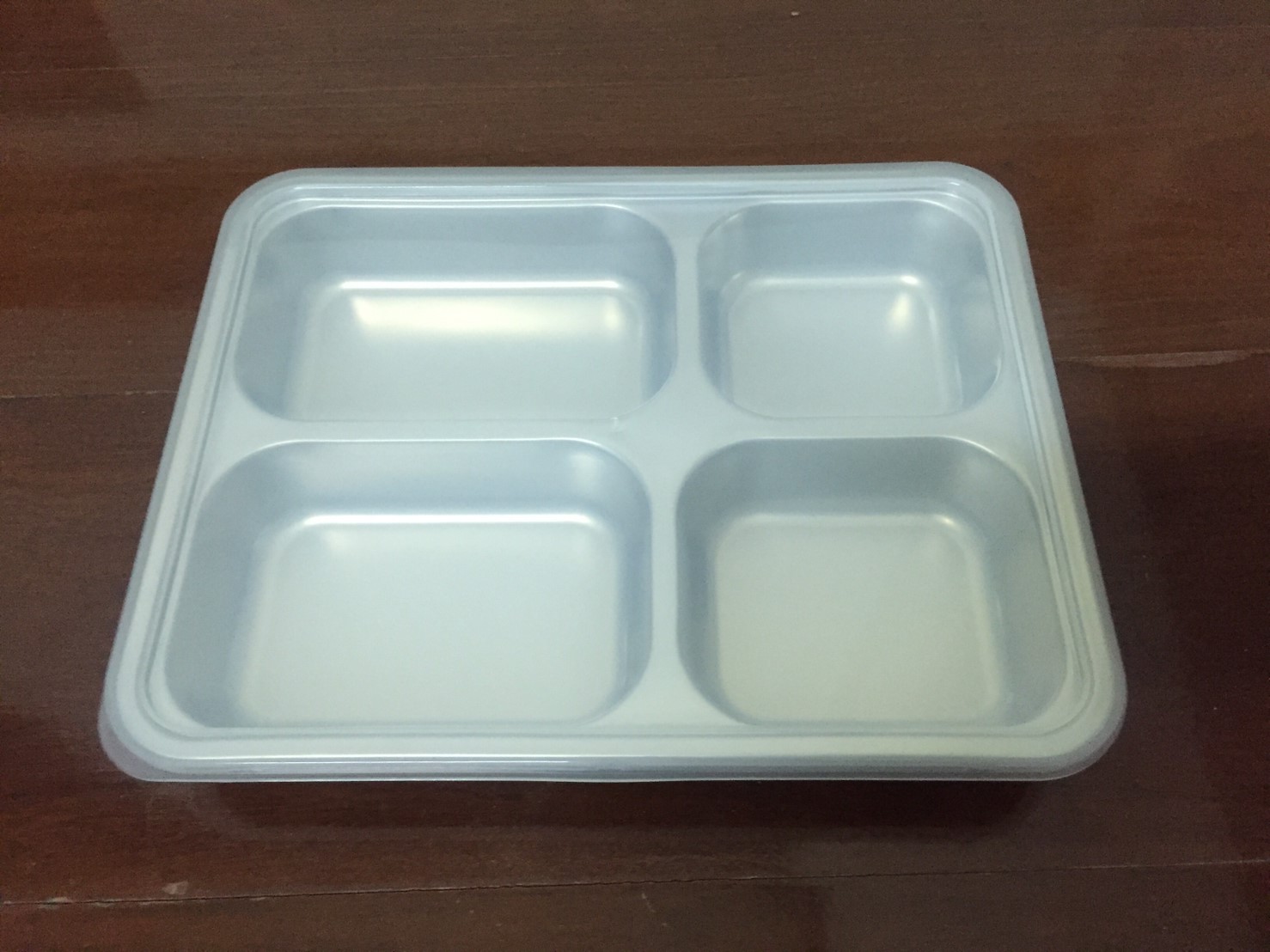 ถาดหลุม ถาดหลุมมีฝา